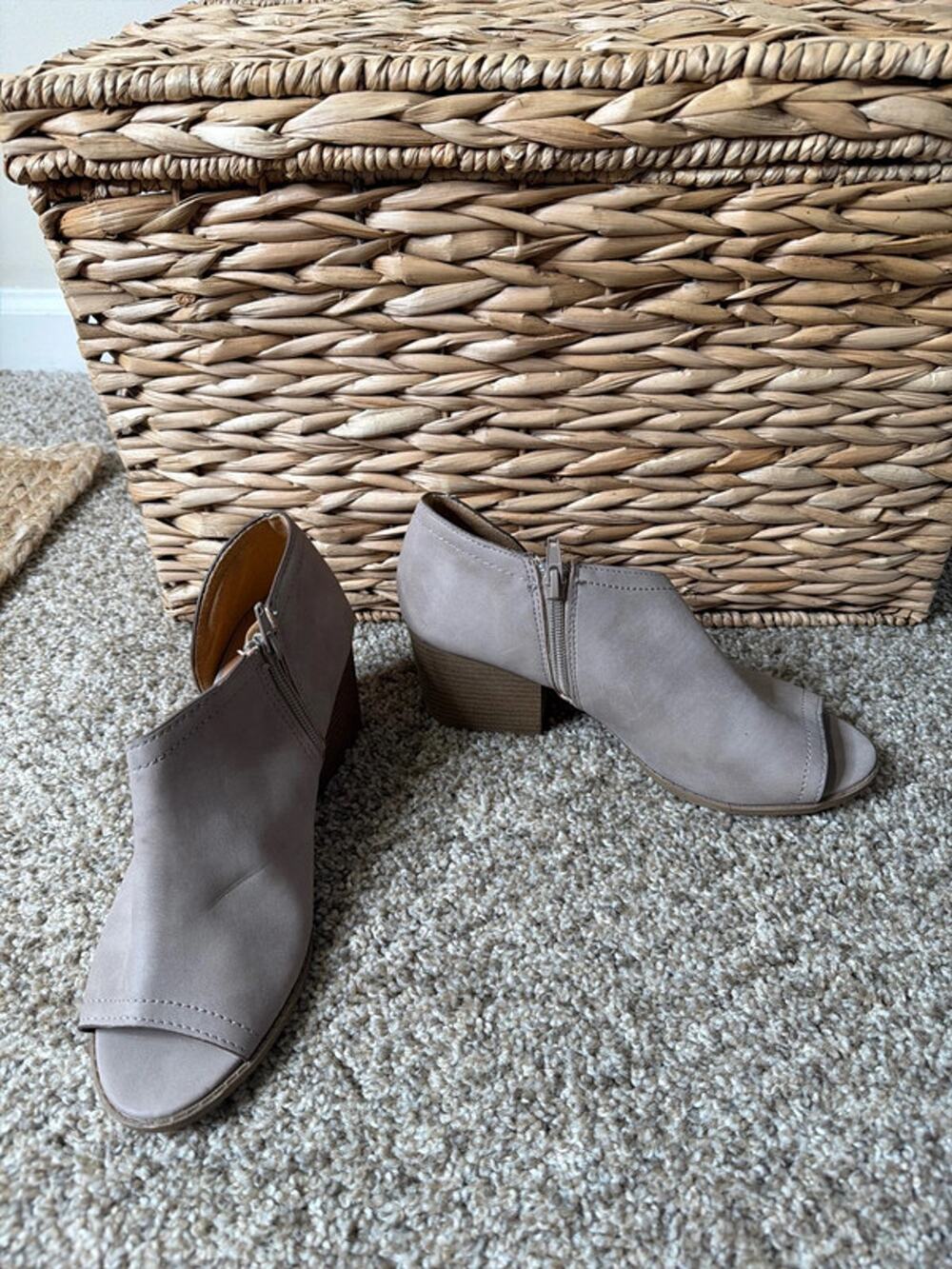 Qupid Block heel ankle boot cut out EUC 8.5 623